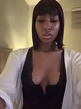 Snapshot of IamCrystal2 chatting on 01.04.25 IamCrystal2 online show from 01.04.25