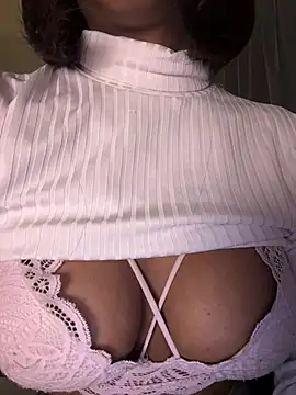 Snapshot of IamCrystal2 chatting on 01.16.25 IamCrystal2 online show from 01.16.25