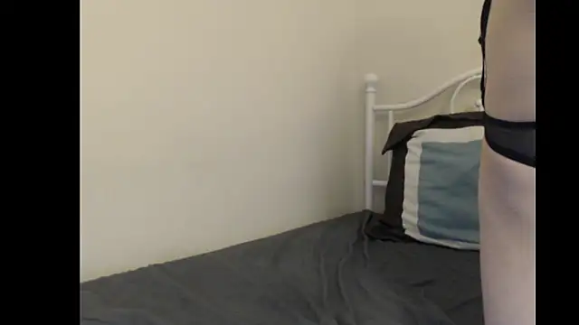 Snapshot of lyssaxoxx chatting on 12.17.24 lyssaxoxx online show from 12.17.24