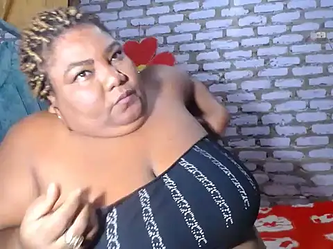 Snapshot of bustyboobsperver chatting on 10.28.25 bustyboobsperver online show from 10.28.25