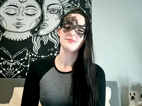 Snapshot of LexiSnowUK chatting on 01.30.25 LexiSnowUK online show from 01.30.25