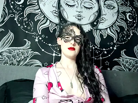 Snapshot of LexiSnowUK chatting on 02.07.25 LexiSnowUK online show from 02.07.25