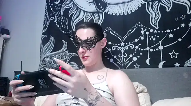 Snapshot of LexiSnowUK chatting on 02.22.25 LexiSnowUK online show from 02.22.25