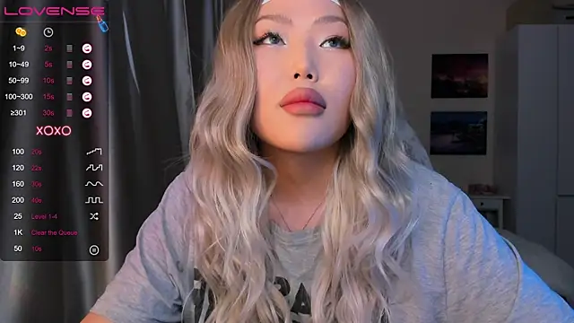 Snapshot of uko_sa chatting on 12.17.24 uko sa online show from 12.17.24