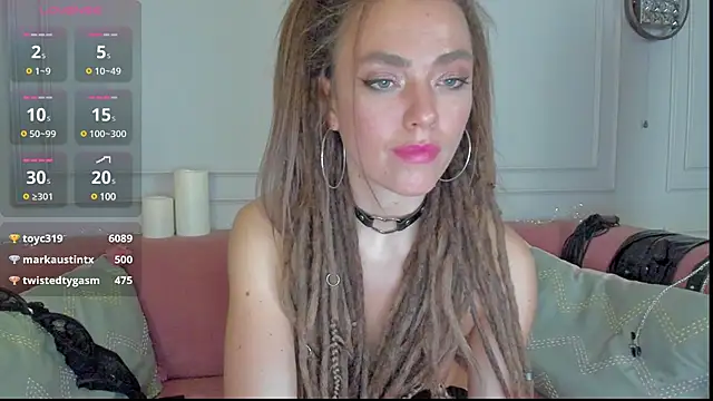 Snapshot of KellyFouler chatting on 12.08.24 KellyFouler online show from 12.08.24