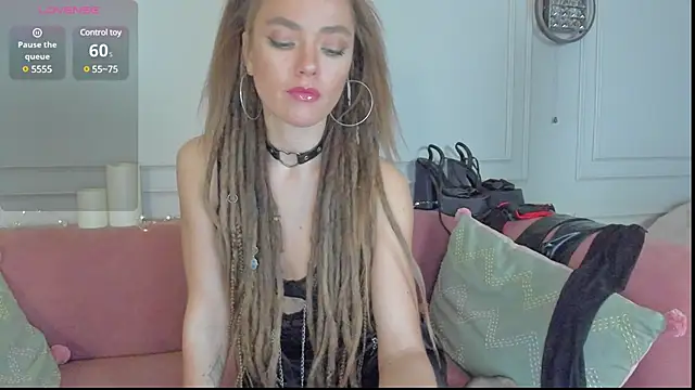 Snapshot of KellyFouler chatting on 02.05.25 KellyFouler online show from 02.05.25