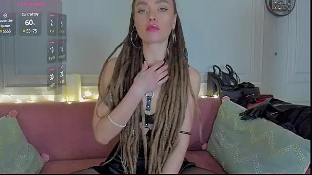 Snapshot of KellyFouler chatting on 02.08.25 KellyFouler online show from 02.08.25