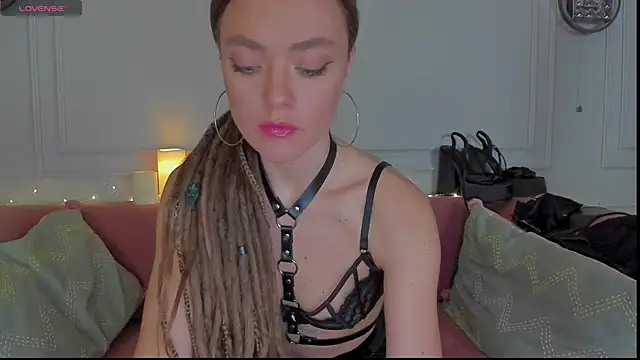 Snapshot of KellyFouler chatting on 02.10.25 KellyFouler online show from 02.10.25