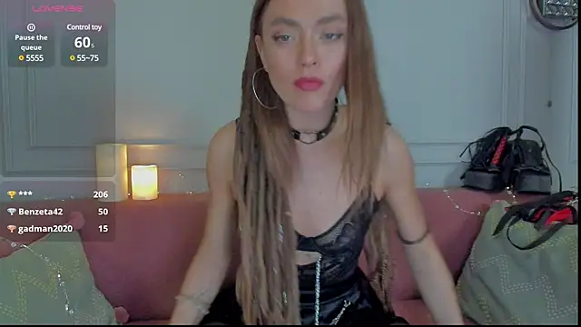 Snapshot of KellyFouler chatting on 03.09.25 KellyFouler online show from 03.09.25