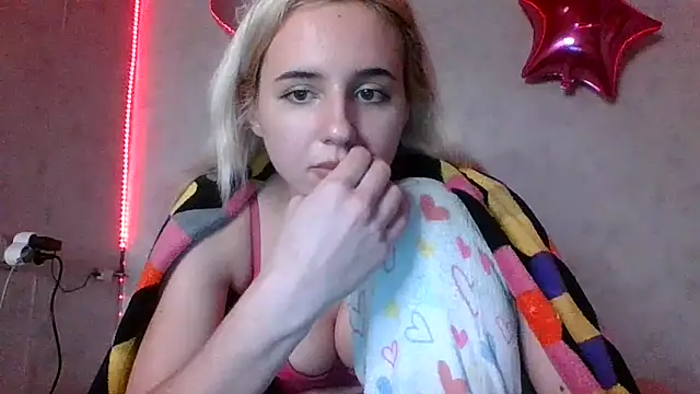 Snapshot of Puregirlaa chatting on 02.27.25 Puregirlaa online show from 02.27.25