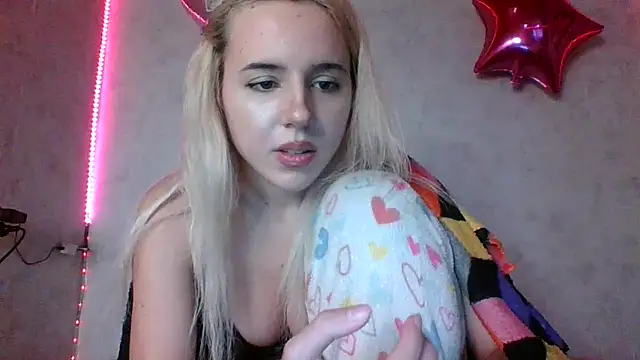 Snapshot of Puregirlaa chatting on 03.03.25 Puregirlaa online show from 03.03.25