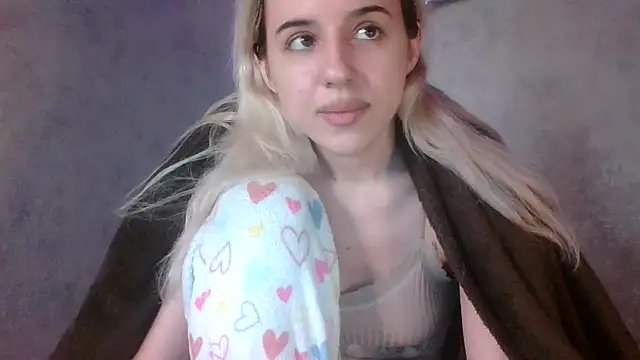 Snapshot of Puregirlaa chatting on 10.17.25 Puregirlaa online show from 10.17.25