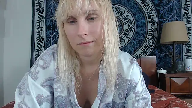 Snapshot of Cutikatxoxo chatting on 12.20.24 Cutikatxoxo online show from 12.20.24