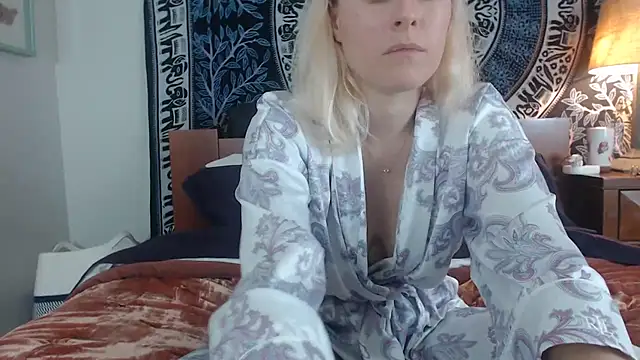 Snapshot of Cutikatxoxo chatting on 12.27.24 Cutikatxoxo online show from 12.27.24