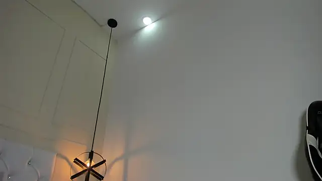 Snapshot of Slut_Milf_ chatting on 12.21.24 Slut Milf  online show from 12.21.24