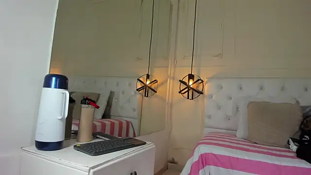 Snapshot of Slut_Milf_ chatting on 12.21.24 Slut Milf  online show from 12.21.24