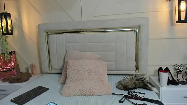 Snapshot of Slut_Milf_ chatting on 02.05.25 Slut Milf  online show from 02.05.25