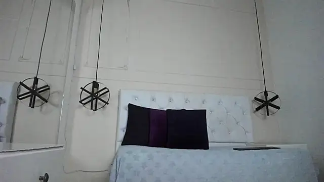 Snapshot of Slut_Milf_ chatting on 02.15.25 Slut Milf  online show from 02.15.25