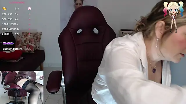 Snapshot of Serenay_ chatting on 01.11.25 Serenay  online show from 01.11.25