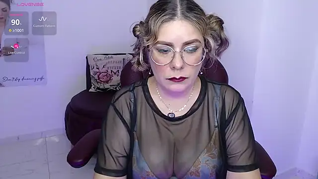 Snapshot of Serenay_ chatting on 02.13.25 Serenay  online show from 02.13.25