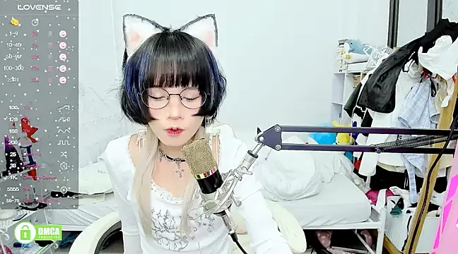 Snapshot of RassieRaph chatting on 03.07.25 RassieRaph online show from 03.07.25