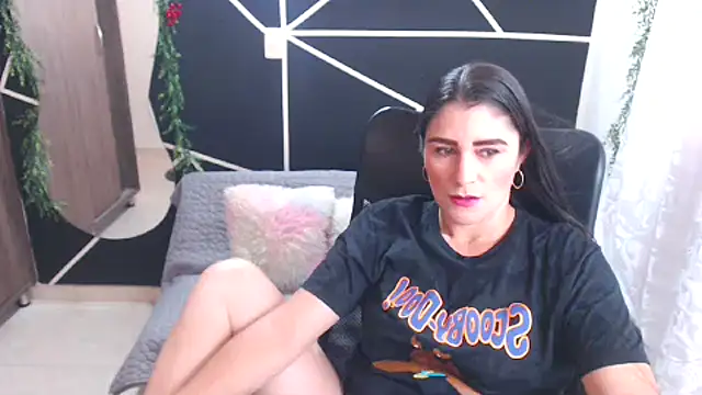 Snapshot of LUCY_LI chatting on 01.31.25 LUCY LI online show from 01.31.25