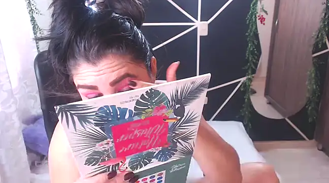 Snapshot of LUCY_LI chatting on 02.16.25 LUCY LI online show from 02.16.25