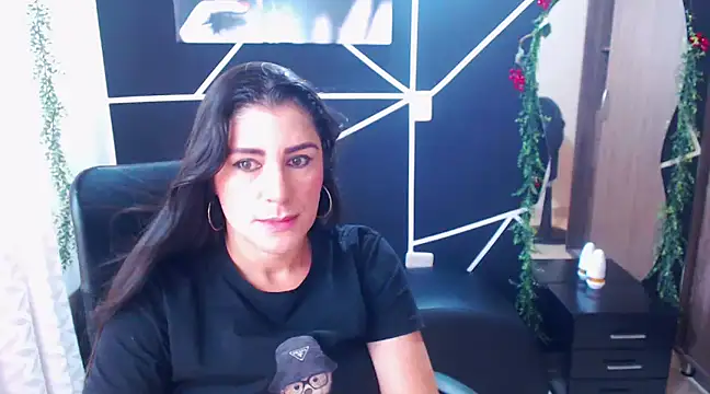 Snapshot of LUCY_LI chatting on 03.09.25 LUCY LI online show from 03.09.25