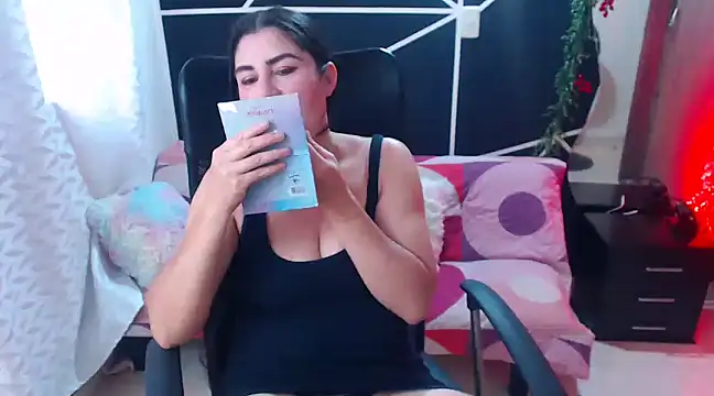 Snapshot of LUCY_LI chatting on 03.21.25 LUCY LI online show from 03.21.25