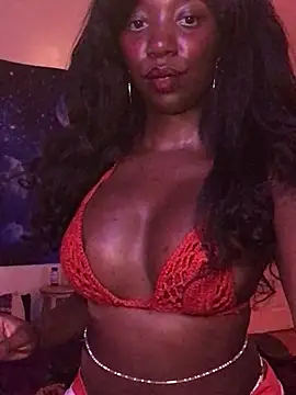 Snapshot of lanaluxxe4 chatting on 12.15.24 lanaluxxe4 online show from 12.15.24