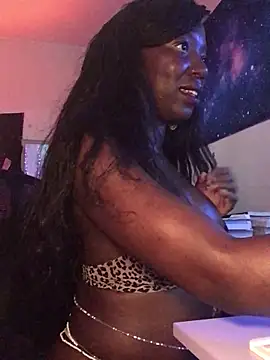 Snapshot of lanaluxxe4 chatting on 12.28.24 lanaluxxe4 online show from 12.28.24