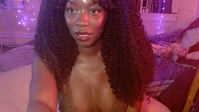 Snapshot of lanaluxxe4 chatting on 02.20.25 lanaluxxe4 online show from 02.20.25