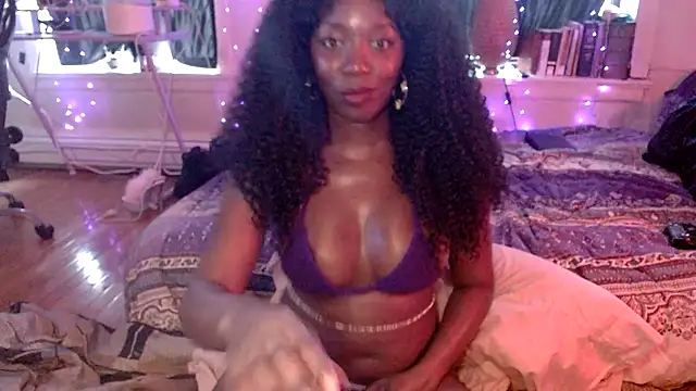 Snapshot of lanaluxxe4 chatting on 02.20.25 lanaluxxe4 online show from 02.20.25