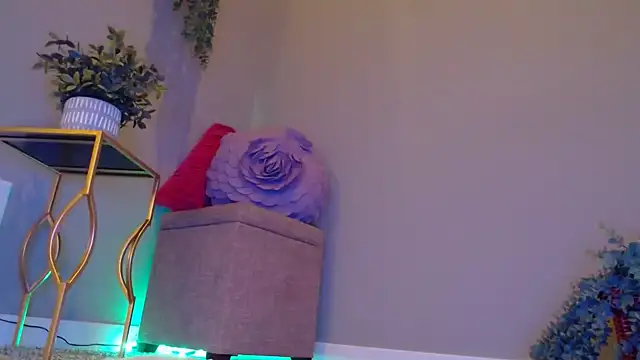 Snapshot of Naughty_pussy2cum chatting on 12.30.24 Naughty pussy2cum online show from 12.30.24