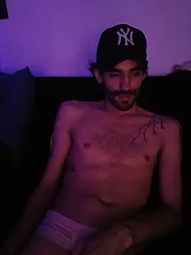 Snapshot of johngil0995 chatting on 11.10.25 johngil0995 online show from 11.10.25