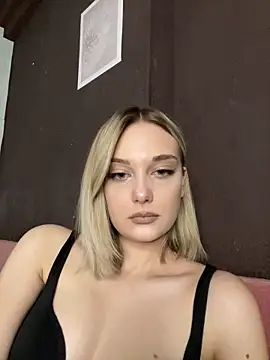 Snapshot of Alisa_Rise chatting on 03.08.25 Alisa Rise online show from 03.08.25