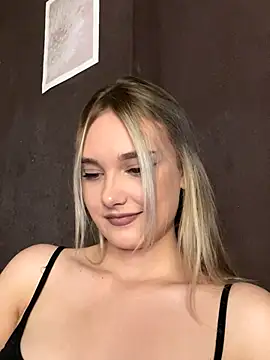 Snapshot of Alisa_Rise chatting on 10.01.25 Alisa Rise online show from 10.01.25