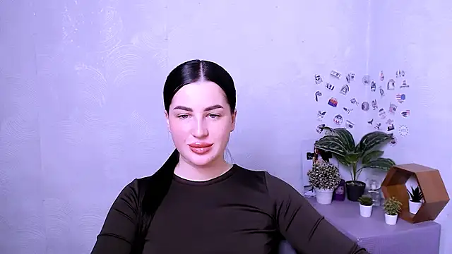 Snapshot of DivaKaily_ chatting on 11.04.25 DivaKaily online show from 11.04.25