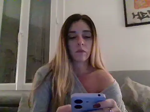 Snapshot of MissBella131 chatting on 12.09.24 MissBella131 online show from 12.09.24