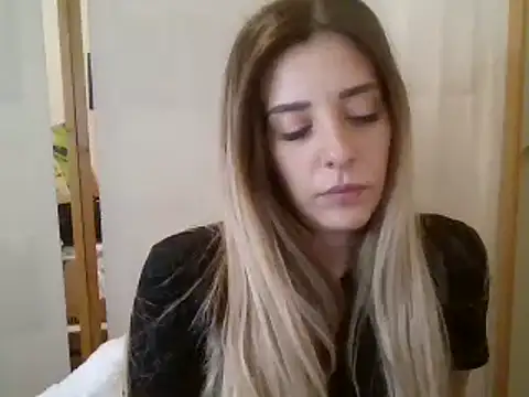 Snapshot of MissBella131 chatting on 12.17.24 MissBella131 online show from 12.17.24