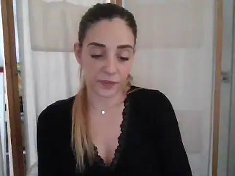 Snapshot of MissBella131 chatting on 12.20.24 MissBella131 online show from 12.20.24