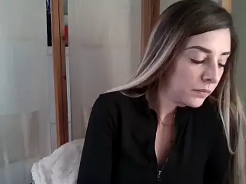 Snapshot of MissBella131 chatting on 01.14.25 MissBella131 online show from 01.14.25