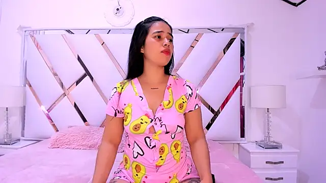 Snapshot of naughty__sara chatting on 02.12.25 naughty  sara online show from 02.12.25