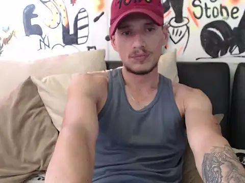 Snapshot of roystonee01 chatting on 09.25.25 roystonee01 online show from 09.25.25