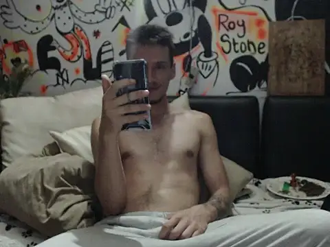 Snapshot of roystonee01 chatting on 09.27.25 roystonee01 online show from 09.27.25