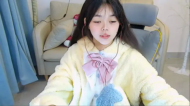 Snapshot of mango-a chatting on 12.22.24 mango-a online show from 12.22.24