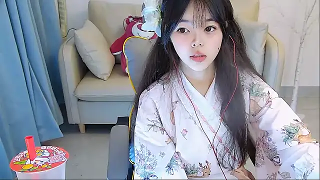 Snapshot of mango-a chatting on 12.28.24 mango-a online show from 12.28.24