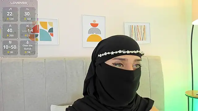 Snapshot of rawiya chatting on 10.09.25 rawiya online show from 10.09.25