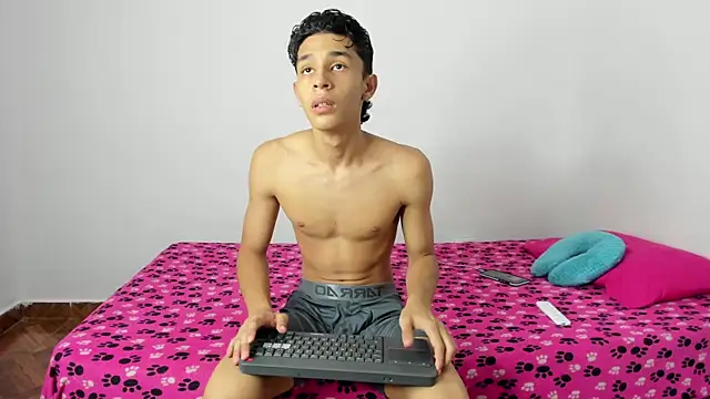 Snapshot of evanscollins chatting on 01.11.25 evanscollins online show from 01.11.25