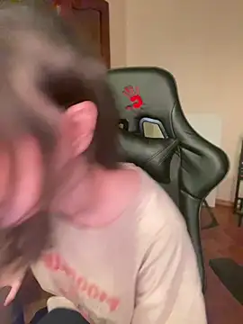 Snapshot of lalallalalaa- chatting on 02.06.25 lalallalalaa- online show from 02.06.25